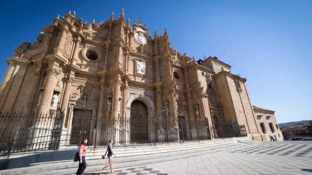 La Catedral de Guadix repica sus campanas contra la despoblación en Granada