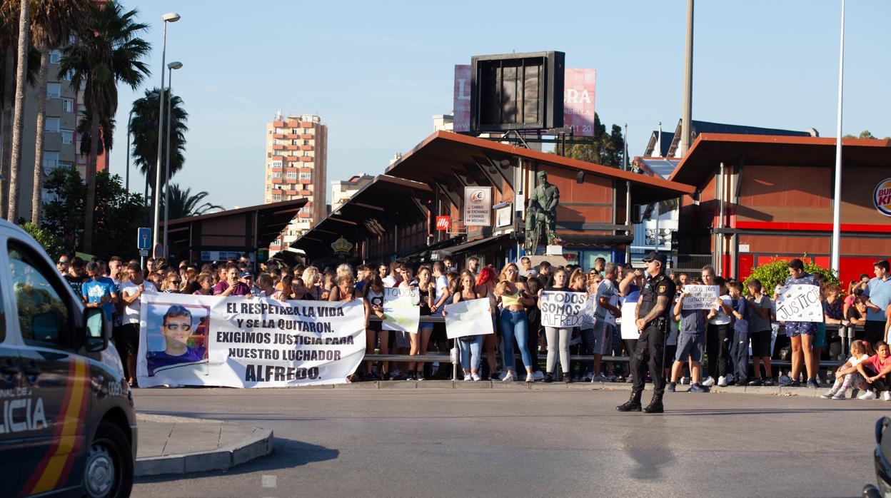 Imagen de la protesta celebrada en La Línea para apoyar a la familia de Alfredo Morodo.