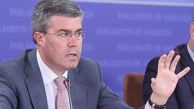 El exalcalde de Jaén José Enrique Fernández de Moya pide la baja de militancia para «no perjudicar» al PP