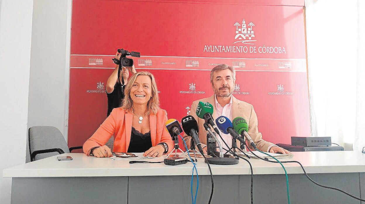 Isabel Albás y Miguel Ángel Torrico en una rueda de prensa