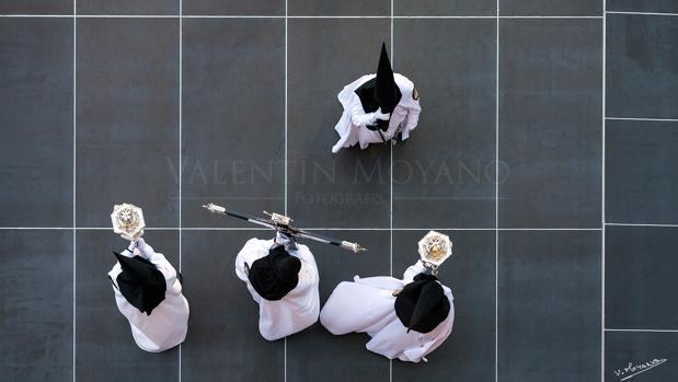 Valentín Moyano gana el premio del concurso fotográfico sobre la Semana Santa de Córdoba