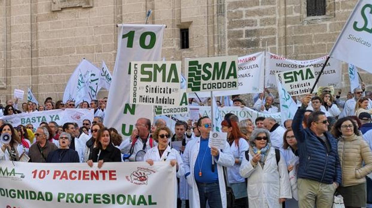 Concentración de médicos el año pasado en Sevilla