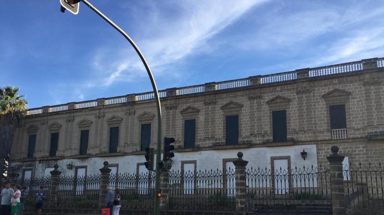 Las Bodegas Díez Mérito acogieron durante años la Escuela de Turismo y Relaciones Laborales