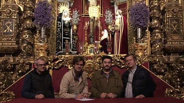 Cristo de Gracia firma la realización de una nueva parihuela para el Señor