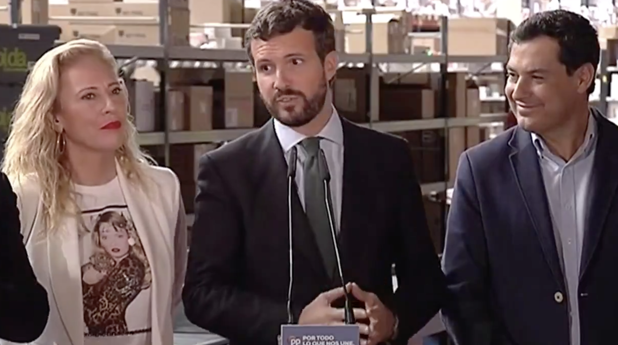 Pablo Casado junto a Juanma Moreno y la diputada Carolina España en la Cooperativa Farmacéutica Andaluza en Málaga