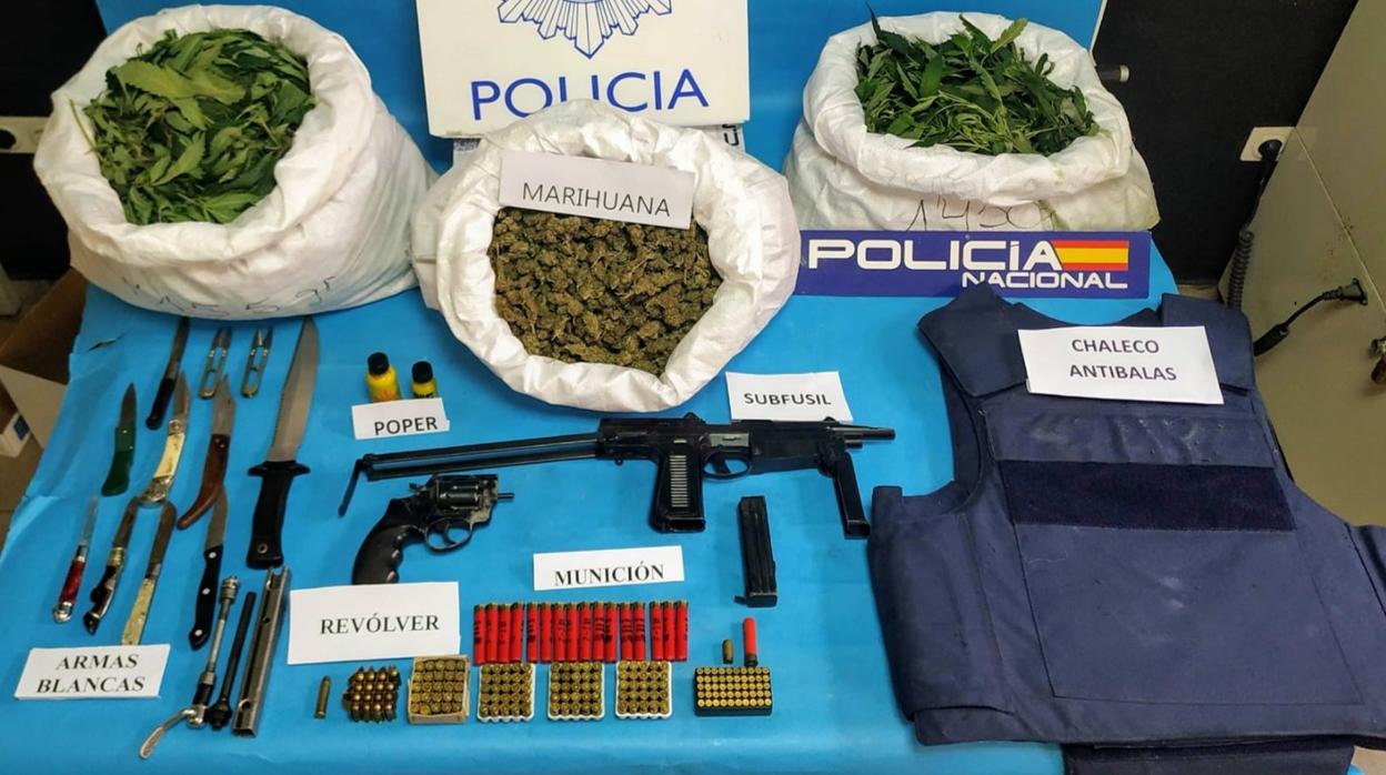 Armas y droga encontradas en la casa del oeste de Córdoba