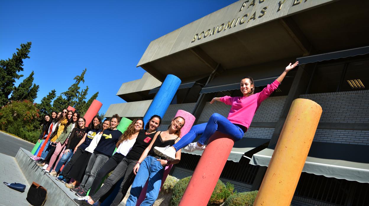 Las 15 estudiantes que se están formando en la Cátedra de Talento y Liderazgo de la Universidad de Granada