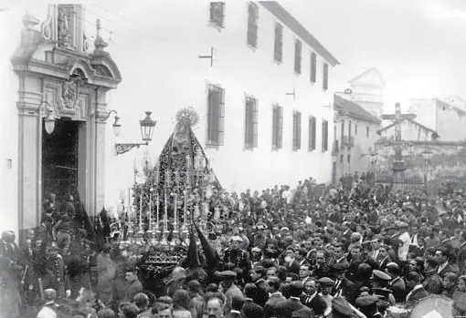 La Virgen de los Dolores en la plaza del Cristo de los Faroles en 1925