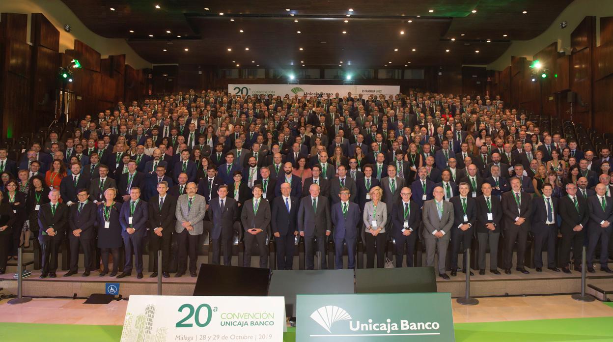 Foto de familia con los 500 participantes en la convención