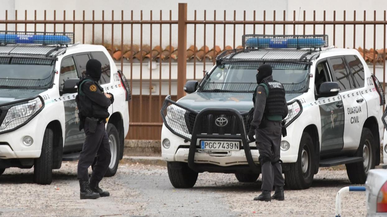 Agentes de la Guardia Civil en el dispositivo antidroga en Pozoblanco