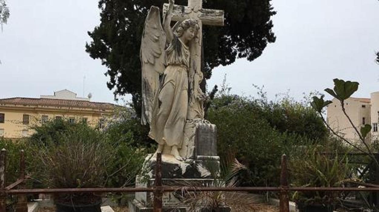 Una de las tumbas del Cementerio Inglés de Málaga