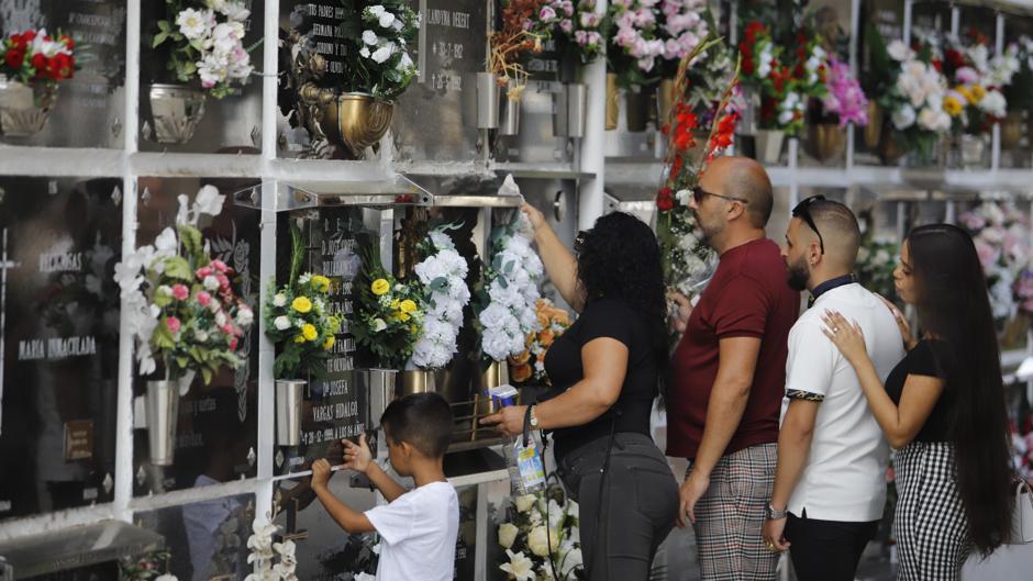 Día de Todos los Santos en Córdoba: Ruido de familias en la ciudad silenciosa