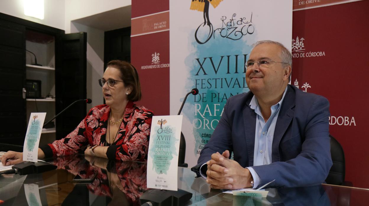 Blanca Torrent y Juan Miguel Moreno Calderon, en la presentación del XVIII Festival de Piano Rafael Orozco de Córdoba