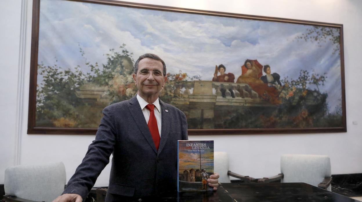 César Muro, en la presentación de uno de sus libros