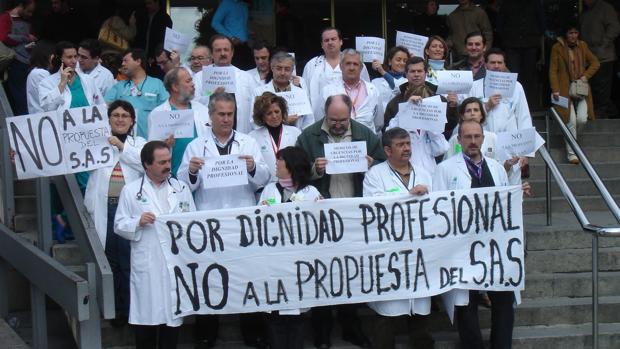 Las claves de la subida salarial del SAS a médicos y enfermeros por hacer guardias