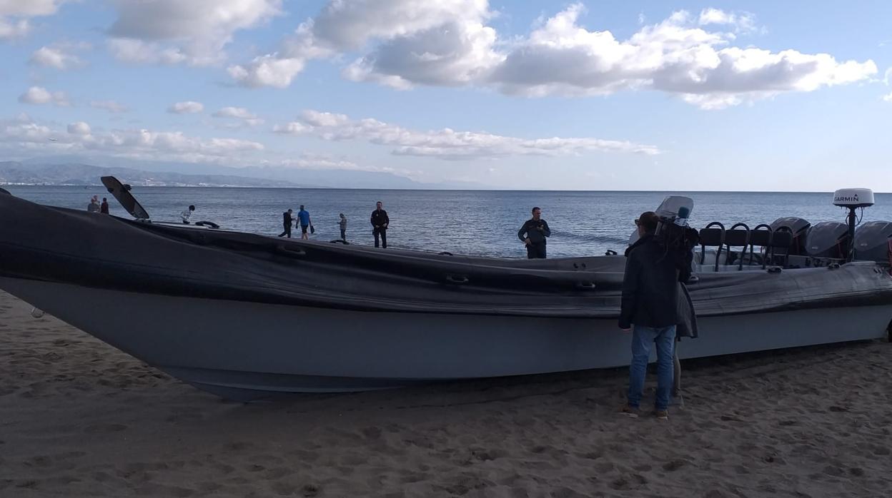 La lancha esta mañana en la playa de Torremolinos