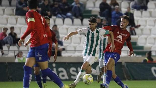 Javi Flores conduce al Córdoba CF al triunfo ante el Villarrobledo (2-0)