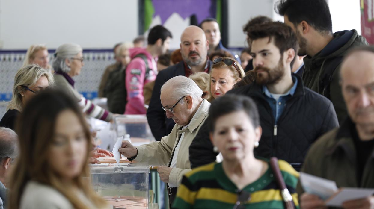 Ambiente electoral el domingo en el colegio Colón de Córdoba