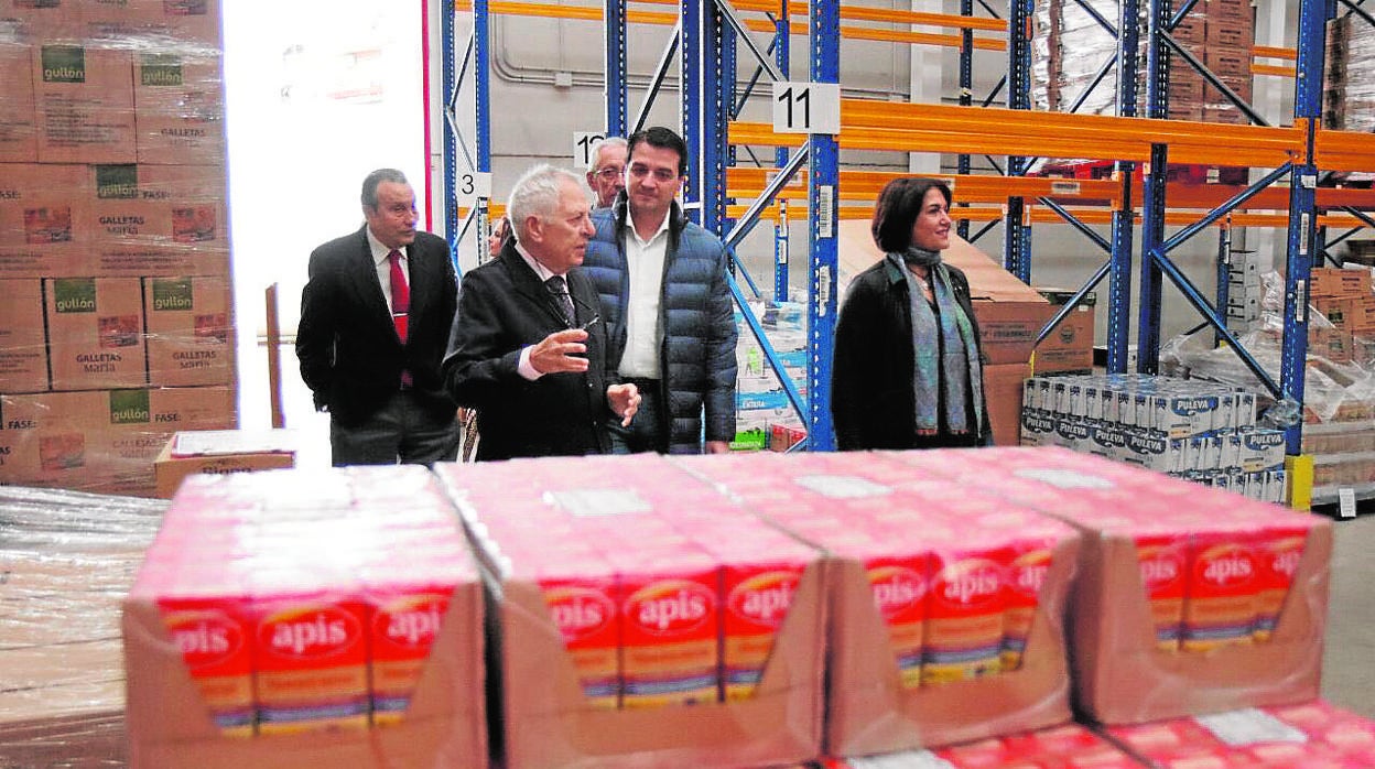 El alcalde, en su visita al Banco de Alimentos