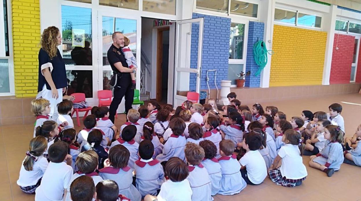 Sesión de concienciación de la Policía a los alumnos