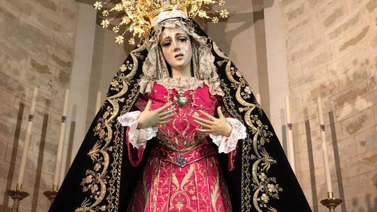 La Virgen de las Lágrimas en su Desamparo con el nuevo manto