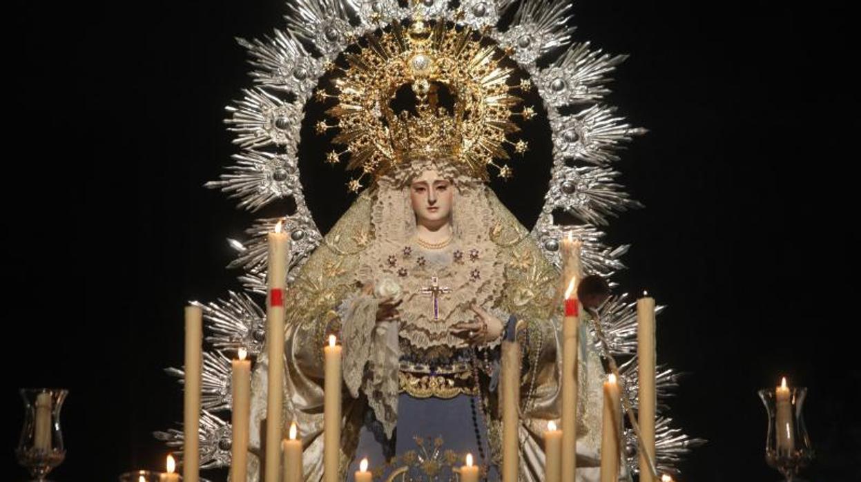 Nuestra Señora de los Dolores y del Rayo, en su paso procesional