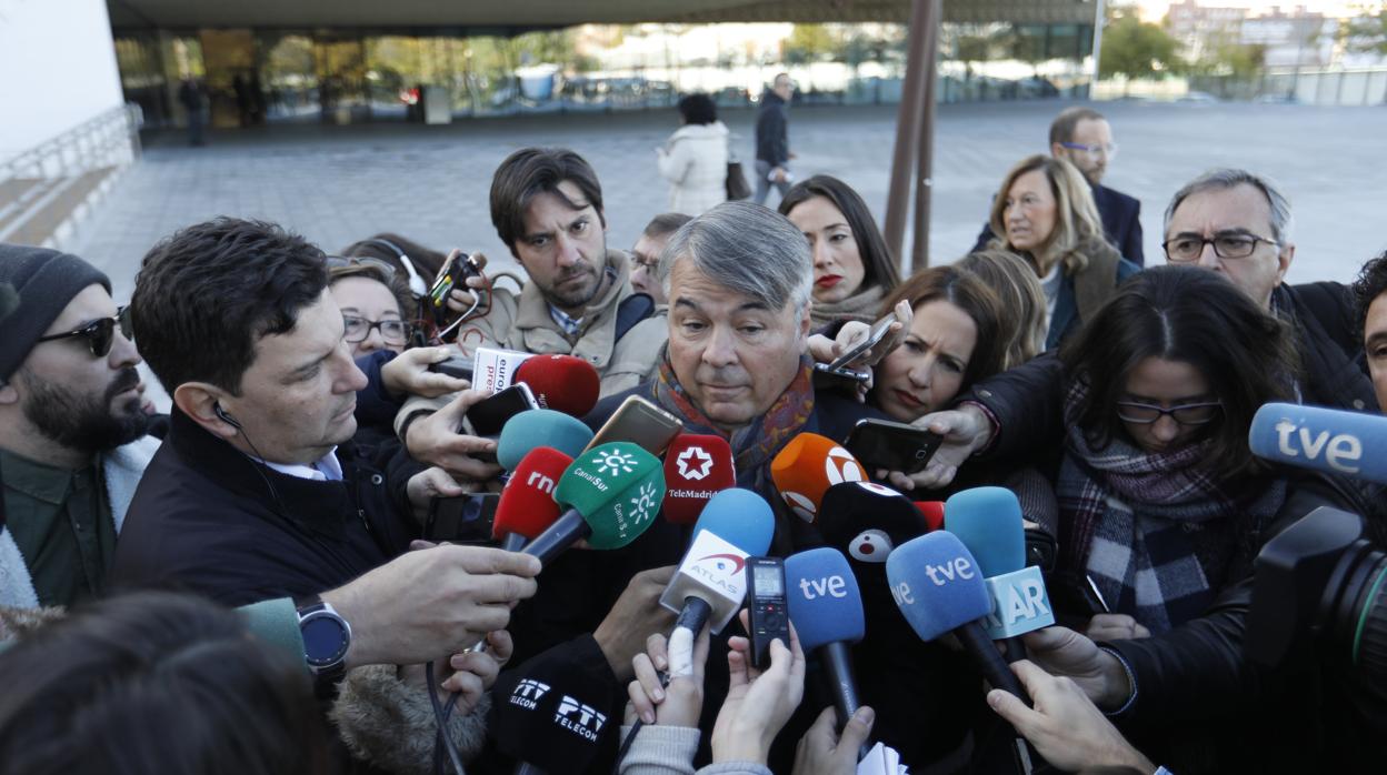 El abogado defensor de la Manada, hoy a su llegada a la Ciudad de la Justicia de Córdoba