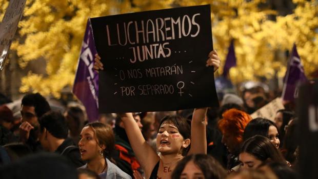 La Policía detiene en Granada a un hombre con una navaja en la manifestación contra la violencia machista