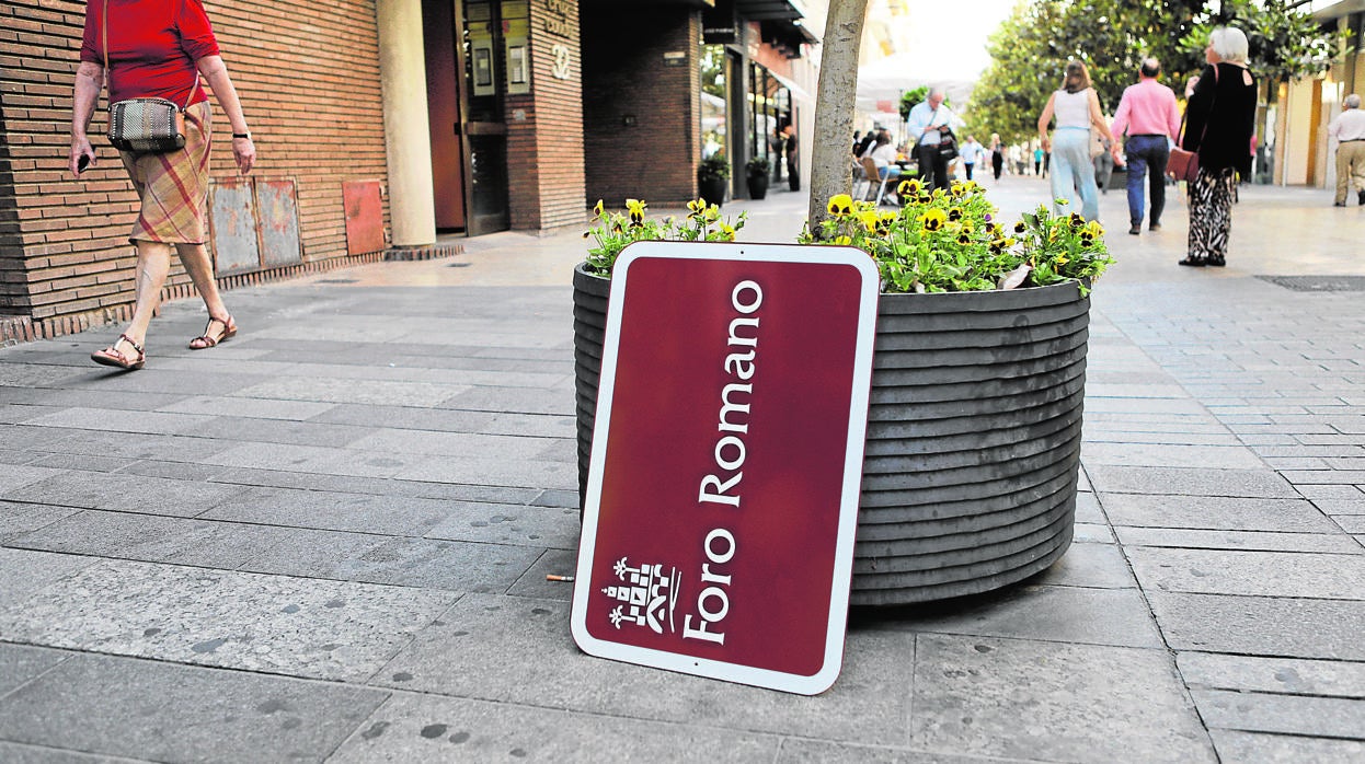 El cartel con la nueva nomenclatura de la calle Cruz Conde