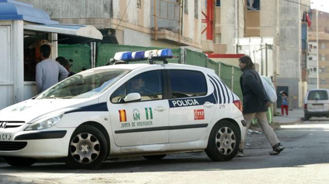 Un coche de la Policía Nacional adscrita a la Junta de Andalucía