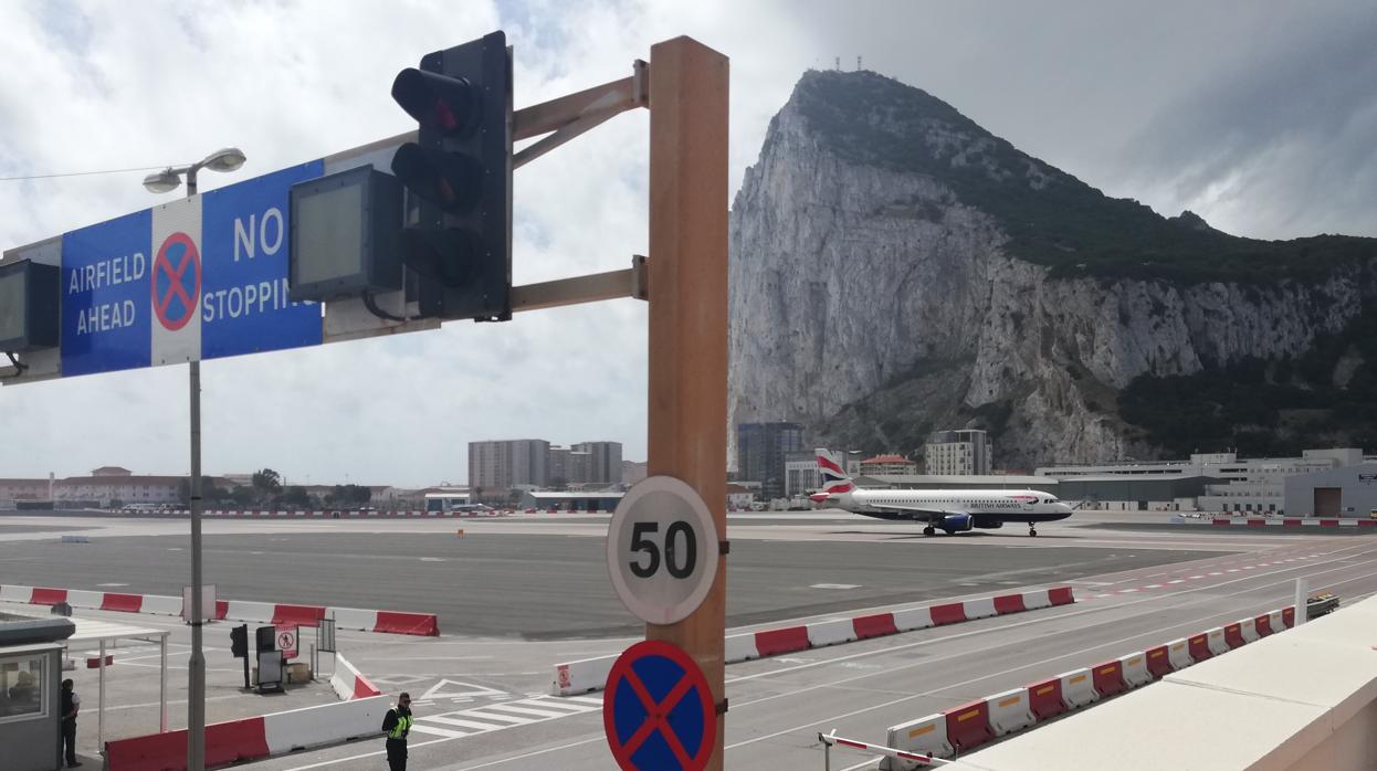 Un avión de British Airways, en el aeropuerto de Gibraltar