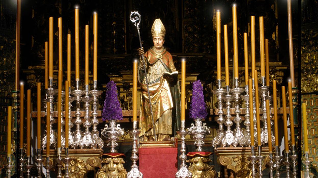 Altar con San Eloy en la parroquia de San Francisco