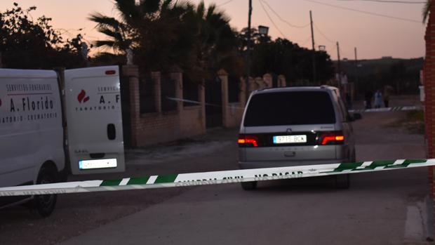 Investigan la muerte de una pareja de personas mayores en un coche en Puente Genil