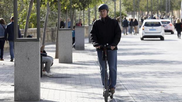 El Ayuntamiento empieza los trámites para regular los patinetes eléctricos en Córdoba