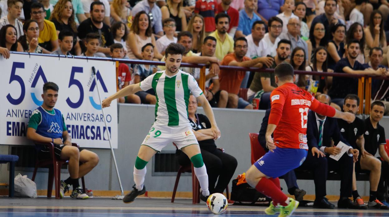 César, en el partido ante el Atlético Mengíbar la pasada temporada