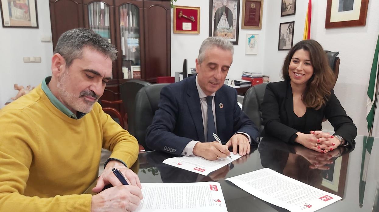 Firma del acuerdo para el presupuesto municipal 2o2o del Ayuntamiento de Lucena