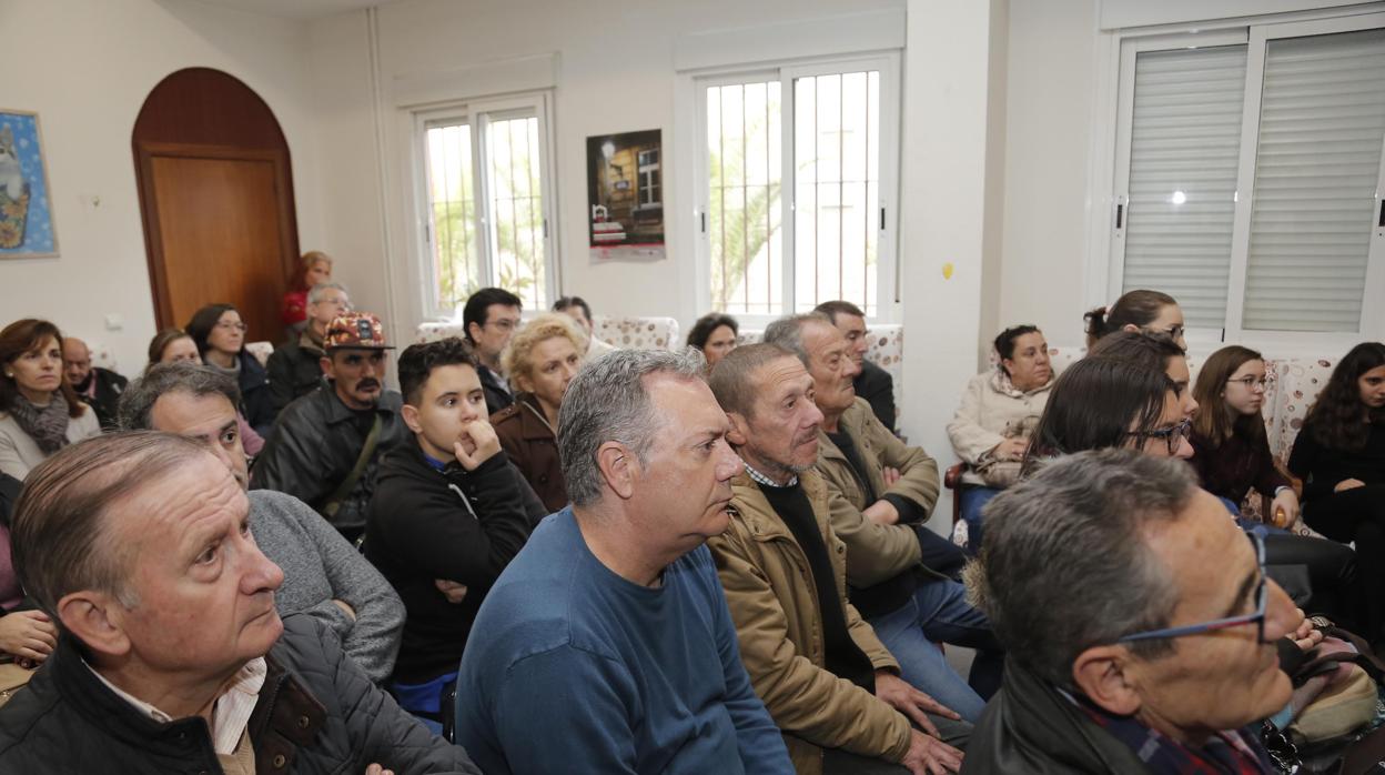 Voluntarios y usuarios de la Casa Hogar Madre Redentor de Cáritas en la jornada de puertas abiertas