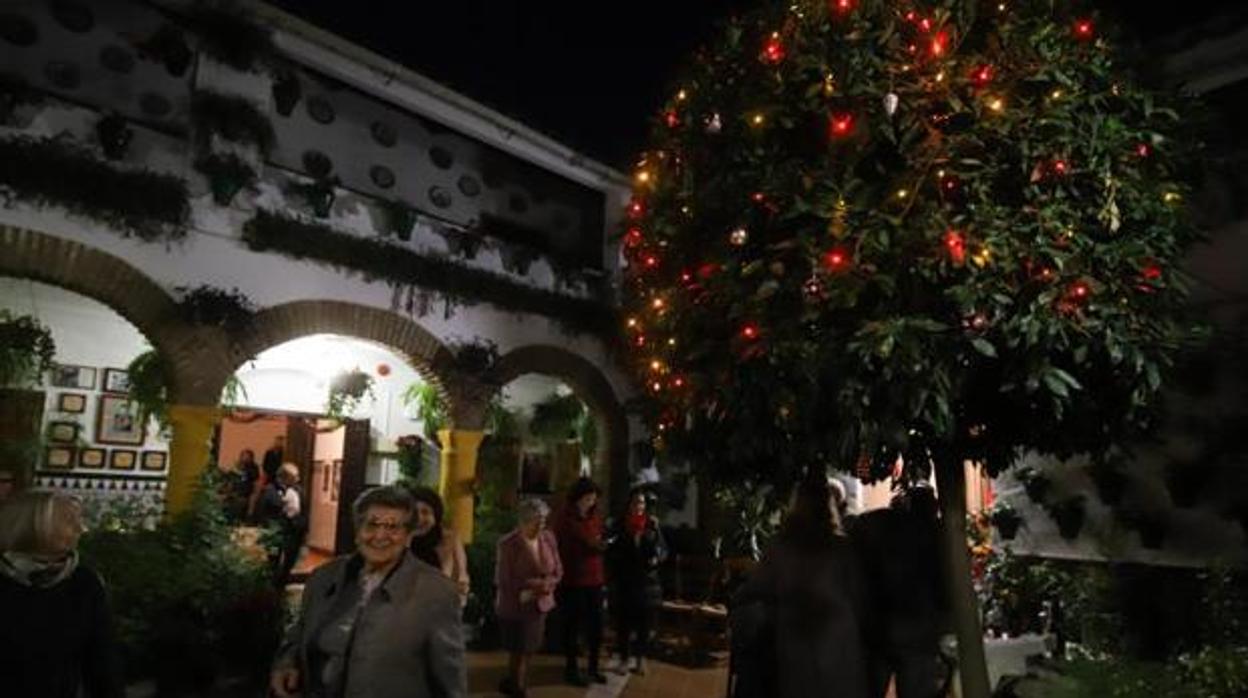 Visitantes de un patio durante la pasada Navidad