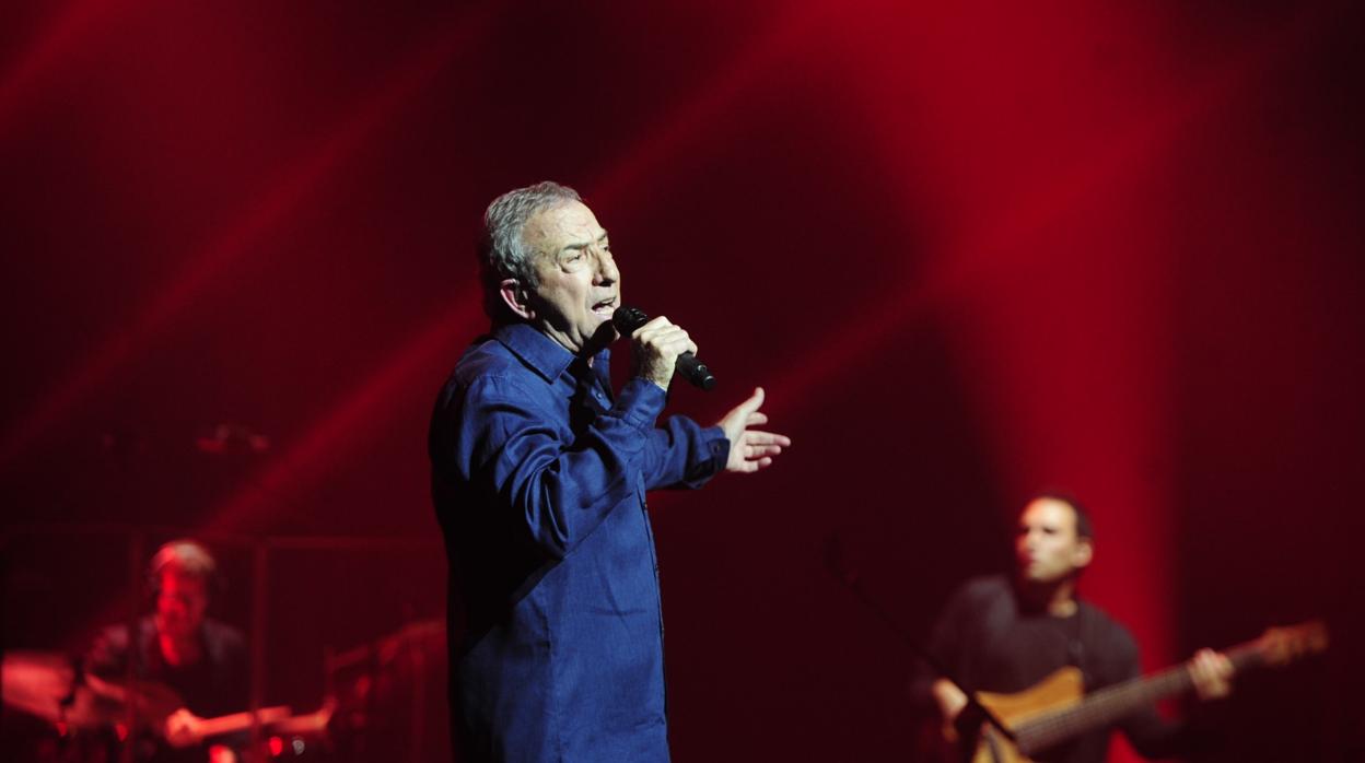 José Luis Perales, durante un concierto reciente