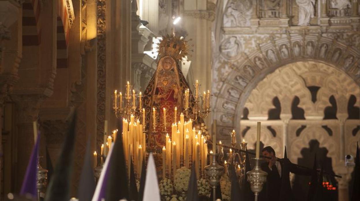 La Virgen de los Dolores en el interior de la Catedral