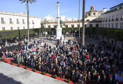Público asistente en la celebración en la Plaza Vieja de Almería.