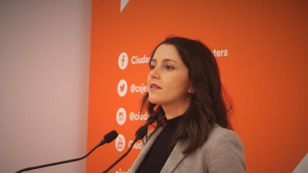 Arrimadas apela a los barones autonómicos del PSOE para que frenen las presiones de Sánchez a la Abogacía del Estado