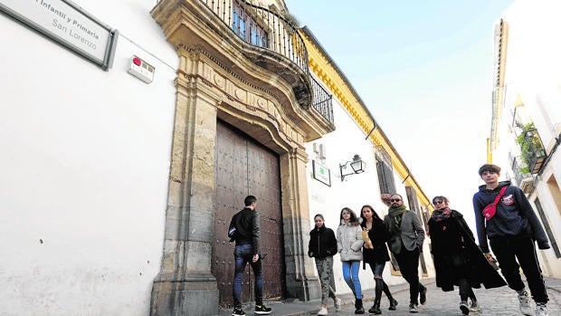 Calle Muñices: El colegio salvó al palacio