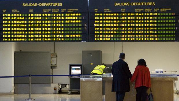 Condenan a Easyjet por cobrar unos billetes de avión que nunca envió a unos viajeros en Málaga