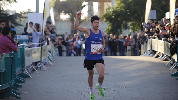 Camilo Puertas sorprende en la San Silvestre de Córdoba