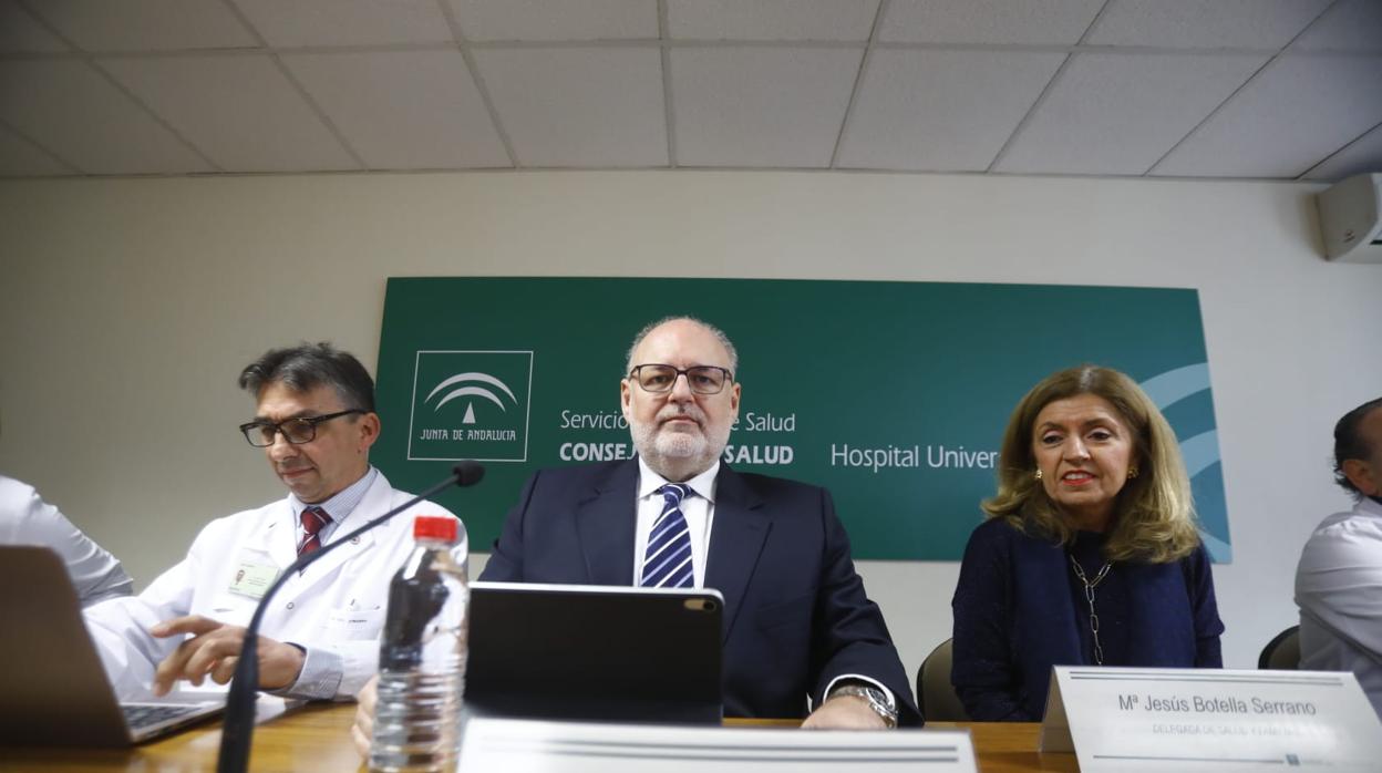 López Miranda, Miguel Ángel Guzmán y la delegada de Salud, María Jesús Botella