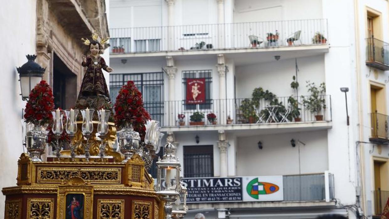 Salida del Niño Jesús de la hermandad del Sepulcro