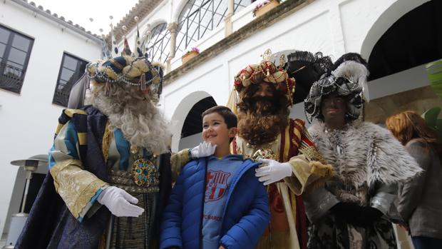 La cabalgata de la ilusión llega a Córdoba con más regalos y recupera dos carrozas bíblicas