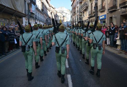 La comitiva se desplazó a la Capilla Real, donde se ofició una misa en honor a los Reyes Católicos.