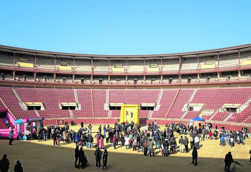 Lances de Futuro llena de niños el ruedo de Córdoba con su Navidad Taurina